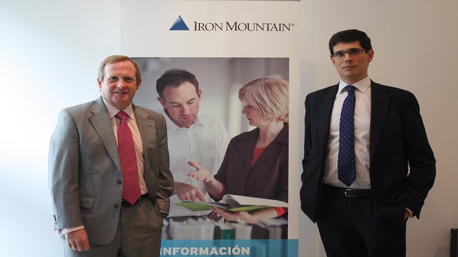 Ignacio Chico, director general de Iron Mountain España y Jordi Juan, responsable del área de Riesgos Tecnológicos de PwC